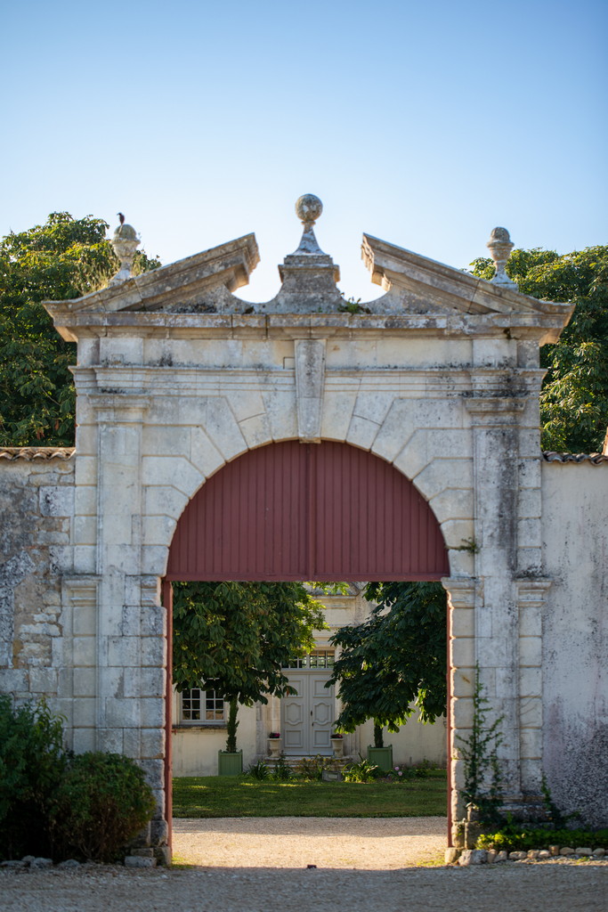 Portail du château de Feusse, classé Monument Historique